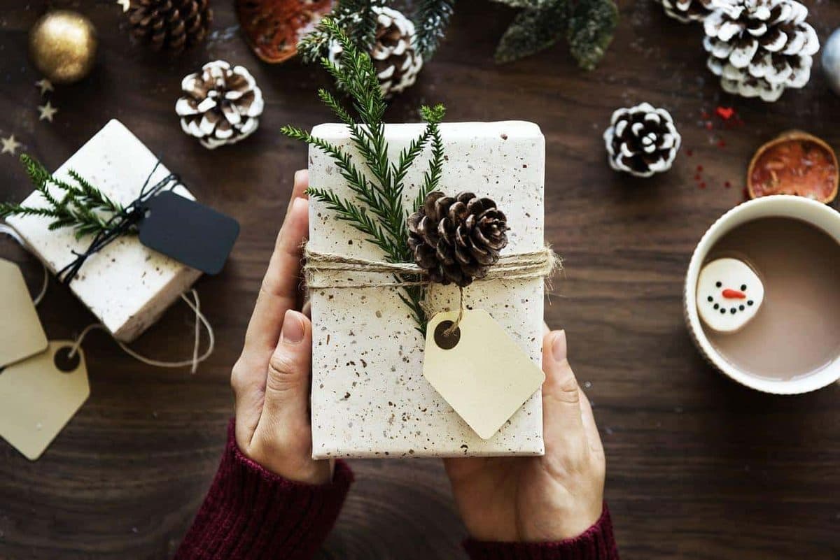 10 Romantic & Inexpensive New Year Gift Ideas for Your Wife