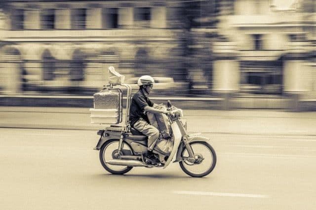 Why Should a Tech Startup Use a Quality Courier Service?