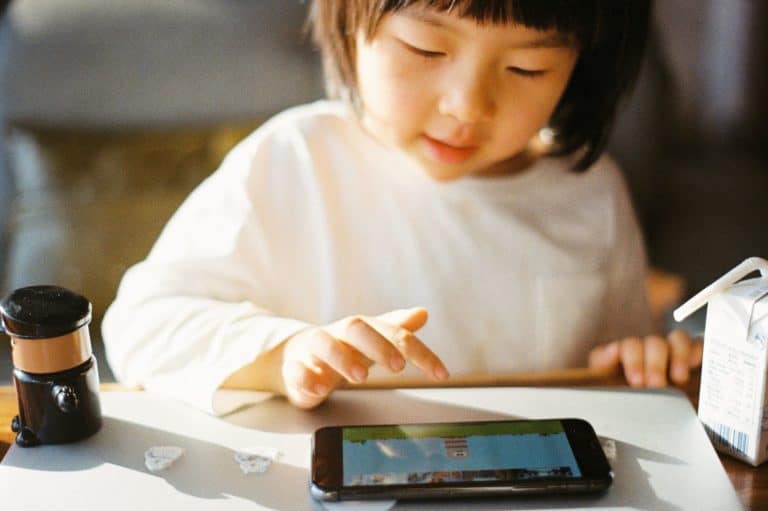 4 Safety Tips to Know Before Getting your Child their First Smartphone